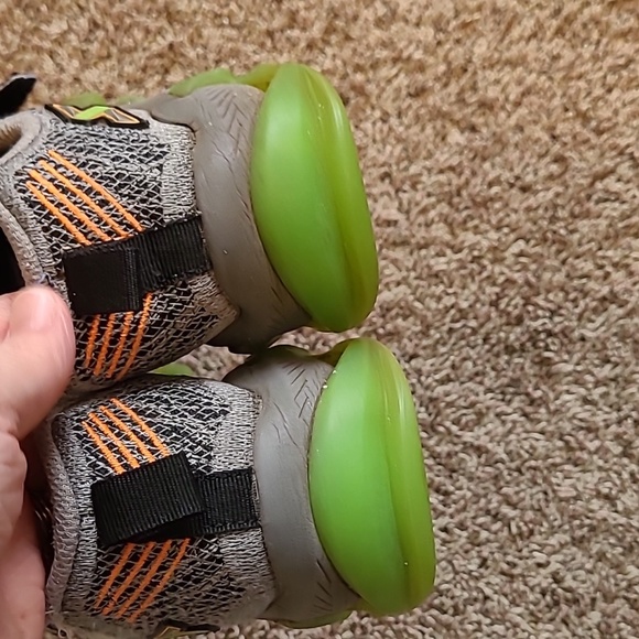 💥3for$12💥 Skechers S-Lights shoes, size 4 - Picture 5 of 7